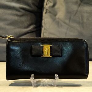 SALVATORE FERRAGAMO VARA RIBBON  LEATHER CONTINENTAL ZIPPERED LONG WALLET